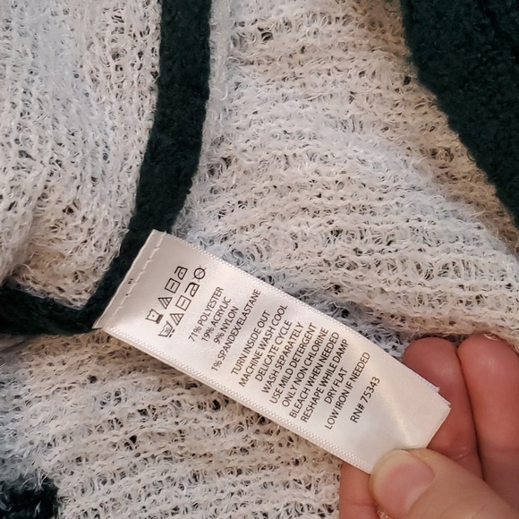 Anthropologie Cupcakes & Cashmere Turtleneck Snowflake Revolve Sweater sz M - Picture 5 of 9